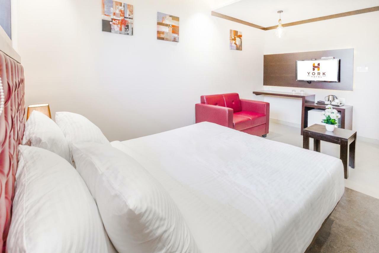York Hotel Kochi Extérieur photo